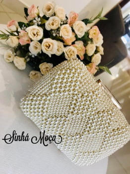 CLUTH PÉROLAS ACABAMENTO METAL DOURADO CLUTH PÉROLAS ACABAMENTO METAL DOURADO
