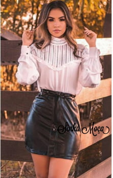 BLUSA GOLA ALTA BABADO MANGA LONGA BLUSA GOLA ALTA BABADO MANGA LONGA