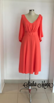 VESTIDO MIDI MANGA BUFANTE FIVELA ENCAPADA VESTIDO MIDI MANGA BUFANTE FIVELA ENCAPADA